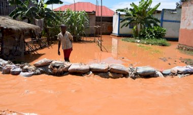Burundi'de nehir taştı, 5 bin ev su altında kaldı