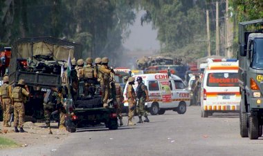 Pakistan'da askeri araca bombalı saldırı: 6 ölü