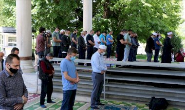 Kuzey Makedonya'da camiler yaklaşık iki ay aradan sonra cemaatle ibadete açıldı