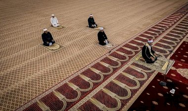 Malezya'da cuma namazları için camiler açılacak