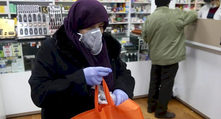 Rus biyolog: Koronavirüsün elbise ve yiyeceklerle eve taşınması olasılığı düşüktür