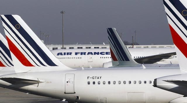 Fransa'da Schengen Bölgesi dışındaki tüm uçuşlar durduruldu