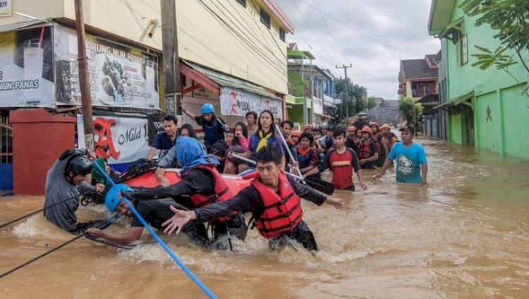 Endonezya'da 81 bin kişi selden etkilendi