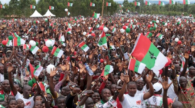 Burundi'de koronavirüse rağmen on binlerin katıldığı miting düzenlendi