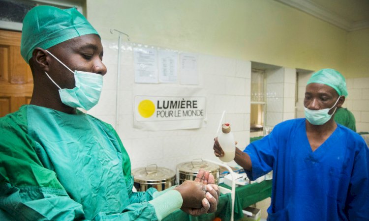 Afrika'da 1000 sağlık çalışanı Kovid-19'a yakalandı