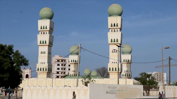 Senegal'de kaldırılan toplu ibadet yasağına rağmen dini otoriteler camileri açmayacak