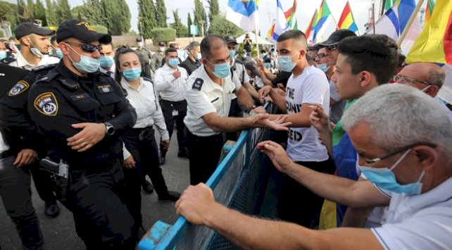 Netanyahu-Gantz koalisyonu karşıtı gösteriler sürüyor