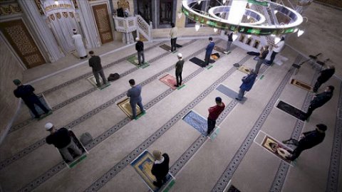 Almanya'da camilerin tamamen açılacağı tarih belli oldu
