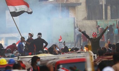 Iraklı protestocular Suudi Arabistan kanalı MBC ofisini bastı