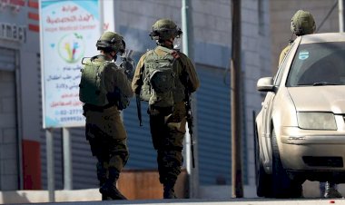 İşgalci İsrail askeri, 'sahte' barikatla Filistinlilerin aracını çalmış