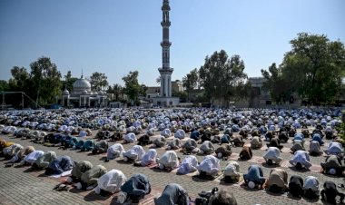 Dünyada Covid-19 gölgesinde Ramazan Bayramı manzaraları