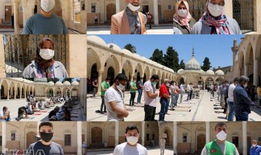 Şanlıurfalılar: 'Rabbimiz camilerde yeniden omuz omuza namaz kılmayı nasip etsin'