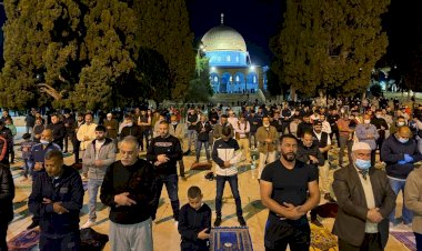 Mescid-i Aksa 2 ay sonra yeniden ibadete açıldı