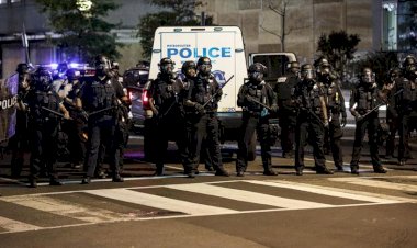 Polisin Trump'ın yürüyeceği yoldaki göstericilere sert müdahalesi tepki çekti