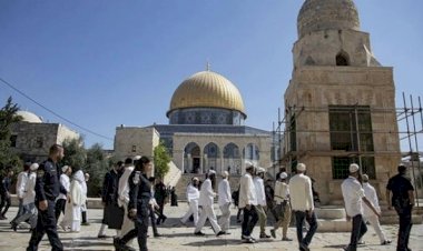 Fanatik Yahudilerden Mescid-i Aksa'ya baskın