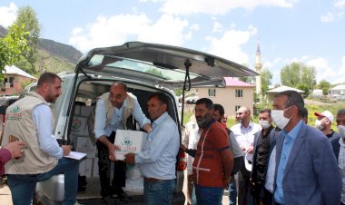 Bingöl Umut Kervanı depremzedelere gıda yardımında bulundu