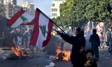 Beyrut'ta ABD Büyükelçisi ve ekonomik kriz protesto edildi