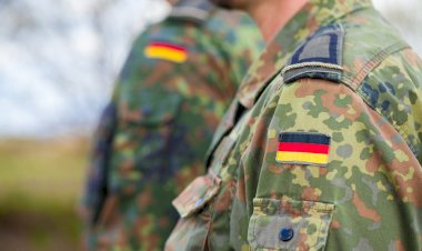 Alman ordusunda aşırı sağcı askerin listesi ele geçirildi