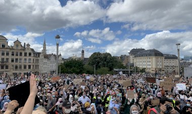 Brüksel'de binlerce kişi başörtüsü yasağını protesto etti