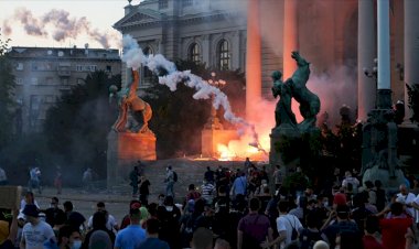 Sırbistan yanıyor! Kovid-19 ateşi düştü