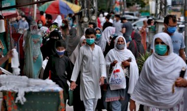 Pakistan'da kısıtlamalarının kalkmasıyla ölü ve vaka sayısı 8 kat arttı