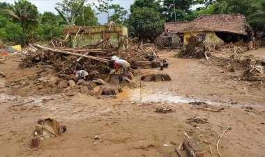 Endonezya'da sel: 13 ölü, 46 kayıp