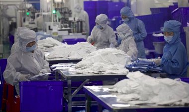 'Çin, ihraç ettiği maskelerin üretiminde Uygurları zorla çalıştırıyor'