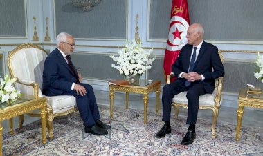 Tunus'ta Nahda Hareketi parti dışından iki kişiyi başbakanlığa aday gösterdi