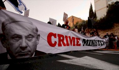 Binlerce kişi 'suç başbakanı' Netanyahu'yu protesto etti