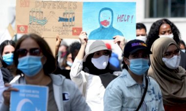 Brüksel'de Çin protesto edildi: 'Soykırımı durdurun'
