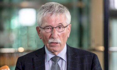 İslam ve göçmen karşıtı Sarrazin SPD'den ihraç edildi