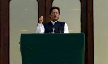 Pakistan Başbakanı Cammu ve Keşmir'i sınırları içinde gösteren harita açıkladı