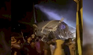 Hindistan'da iniş sırasında pistin dışına çıkan uçak ikiye bölündü