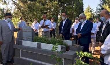 Dava Adamı Mehmet Yavuz Hoca kabri başında yâd edildi