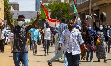 Sudan'da halk siyasi reformların tamamlanması için sokağa indi
