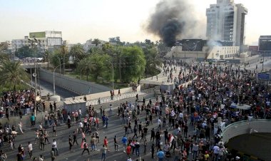 Irak’ta göstericiler parti binaları ve parlamento temsilciliğini ateşe verdi