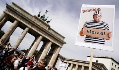 Almanya'da binlerce kişi Covid-19 tedbirlerini protesto etti