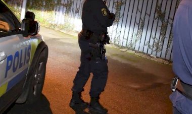 İsveç'te mescidin önüne yakılmış Kur'an-ı Kerim sayfaları ve domuz pastırması bırakıldı