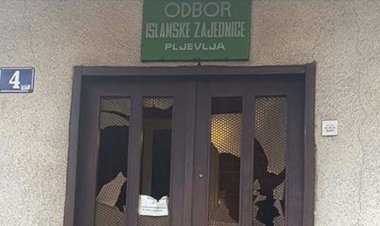 Karadağ'ın Pljevlja şehrindeki İslam Birliği binasına çirkin saldırı