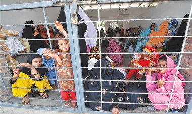 Pakistan cezaevlerindeki 1184 kadını serbest bırakacak