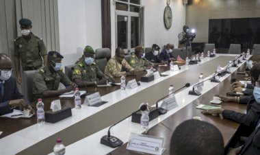 Mali'de askeri cunta, geçiş süreci için görüşmelere başladı