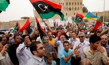 Libya'da halk sokaklara döküldü