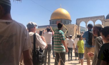 Fanatik Yahudilerden Mescid-i Aksa'ya baskın