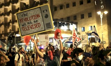 Kovid-19 karantinasına rağmen Netanyahu karıştı gösteriye binlerce kişi katıldı