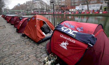 Paris'te evsizlerin kaldığı barınaklarda Kovid-19 dramı