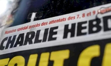 Charlie Hebdo karikatürünü sınıfta gösterdi, açığa alındı