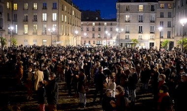 Fransa'da koronavirüs kısıtlamaları kilisede ayin yapılarak protesto edildi
