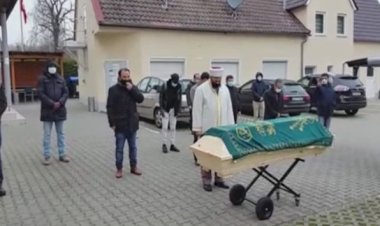 Almanya'da yakılmak istenen Müslüman gencin cenazesine Türkiyeli Müslümanlar sahip çıktı