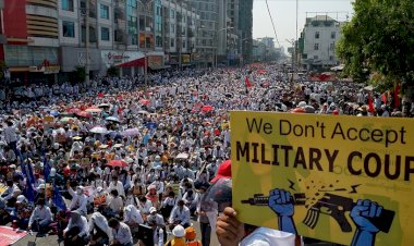 Myanmarlı Müslümanlar darbe karşıtı protestolara katıldı