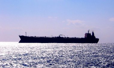 Umman Körfezi'nde İşgalci İsrail'e ait bir yük gemisinin geçişi sırasında patlama meydana geldi